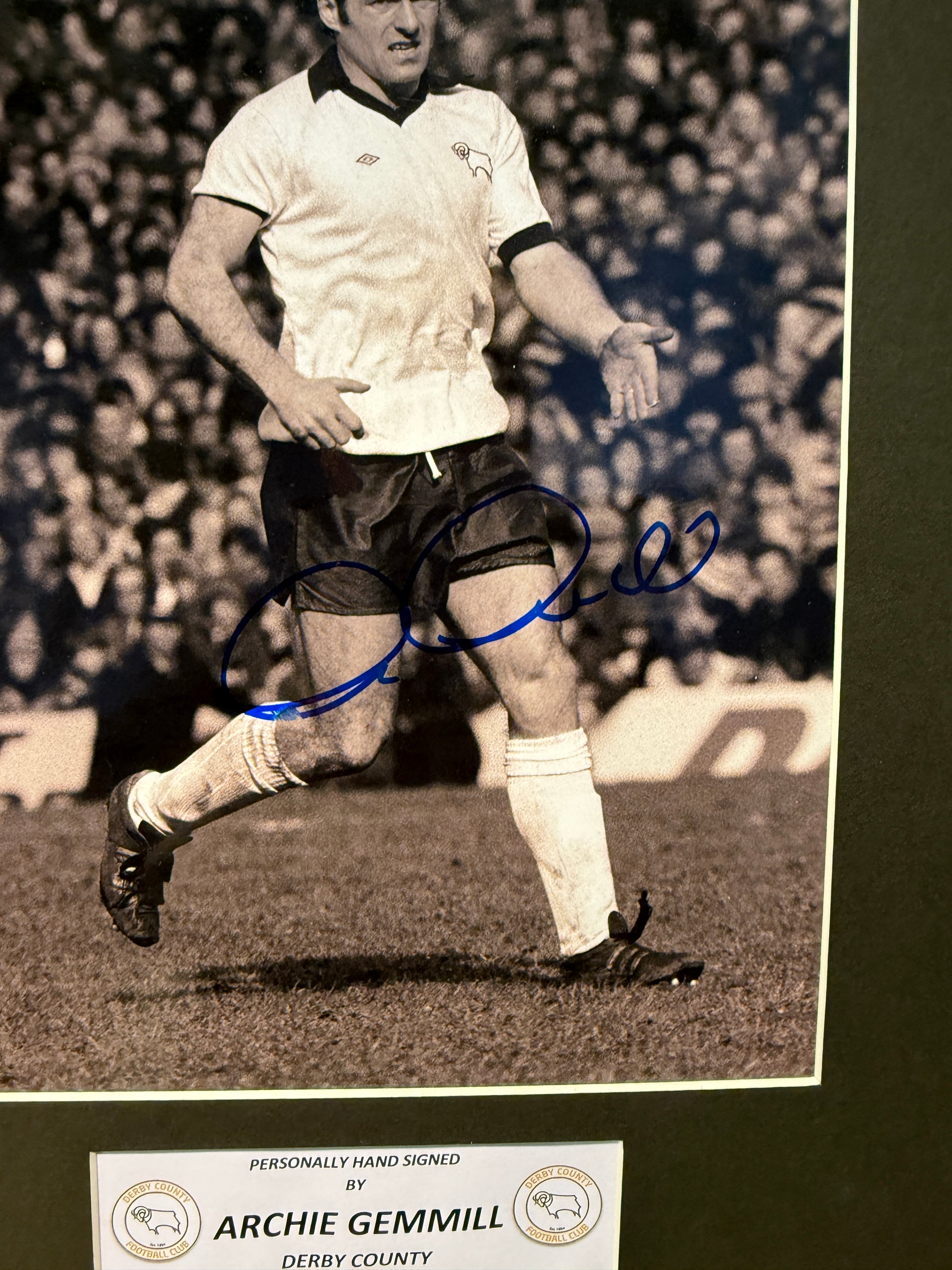 ARCHIE GEMMILL - SIGNERT BILDE MED EKTEHETSBEVIS/COA