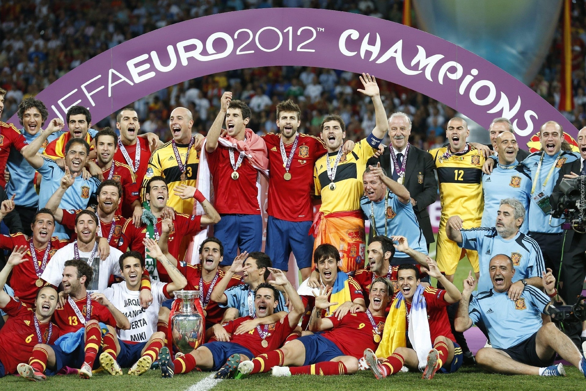 ALLE SERIER EURO 2012