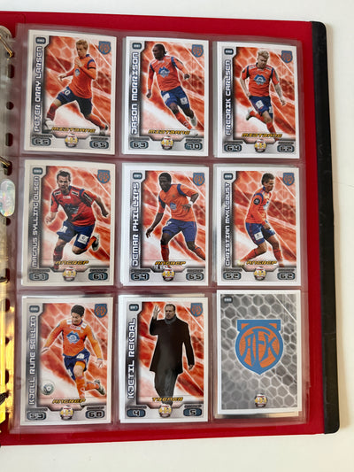 TIPPELIGAEN 2012 - KOMPLETT SERIE - BASE, TRENER, BADGE, INSERTS, PREMIEKORT & EN UÅPNET PAKKE