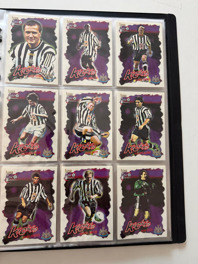000. NEWCASTLE UNITED - FUTERA FANS SELECTION 1999 - KOMPLETT SETT + 9 CUTTING EDGE EMBOSED