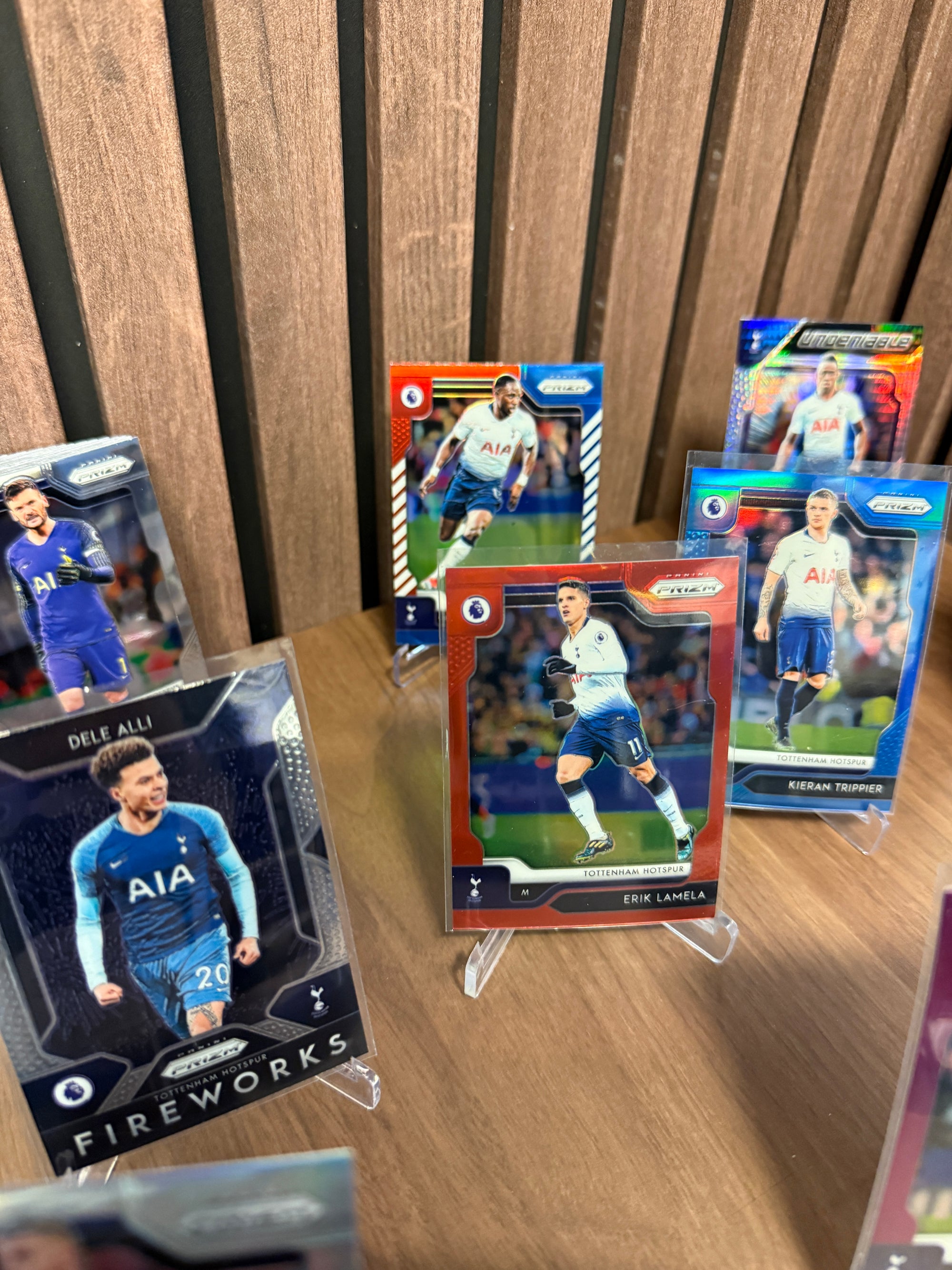 TOTTENHAM HOTSPUR - LOT - PANINI PRIZM 2019/20 - INSERTS, PARALLELLER, NUMMERERTE OG 1 LAGSETT