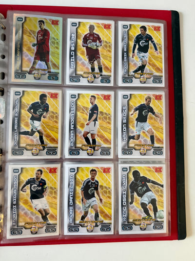 TIPPELIGAEN 2012 - KOMPLETT SERIE - BASE, TRENER, BADGE, INSERTS, PREMIEKORT & EN UÅPNET PAKKE