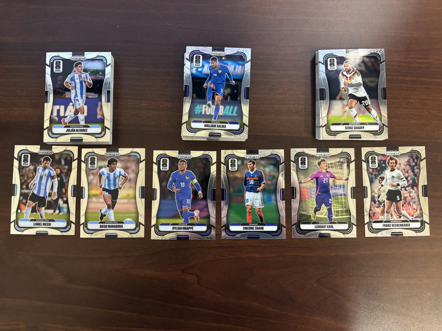 000. PANINI PRIZM FIFA WORLD CUP 2026 - KOMPLETT SETT MED 500 STK BASEKORT