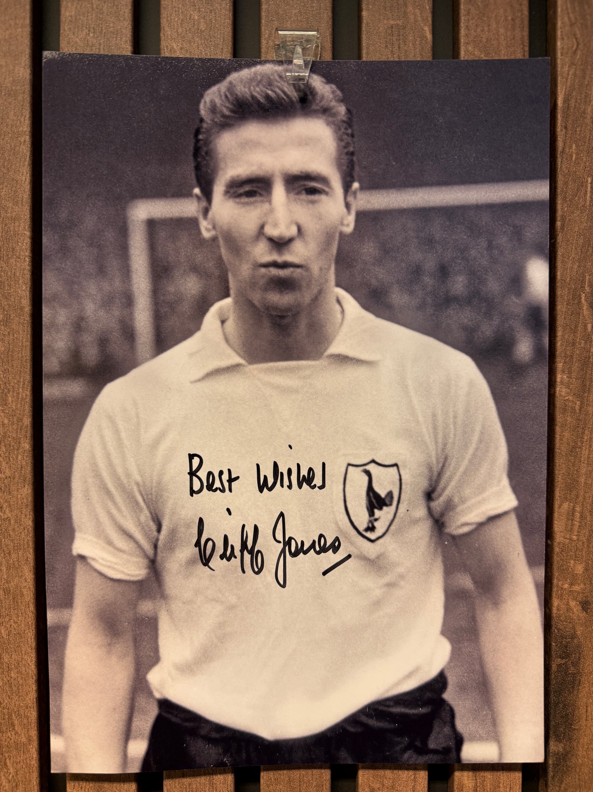 TOTTENHAM HOTSPUR - CLIFF JONES - SIGNERT BILDE MED EKTEHETSBEVIS/COA