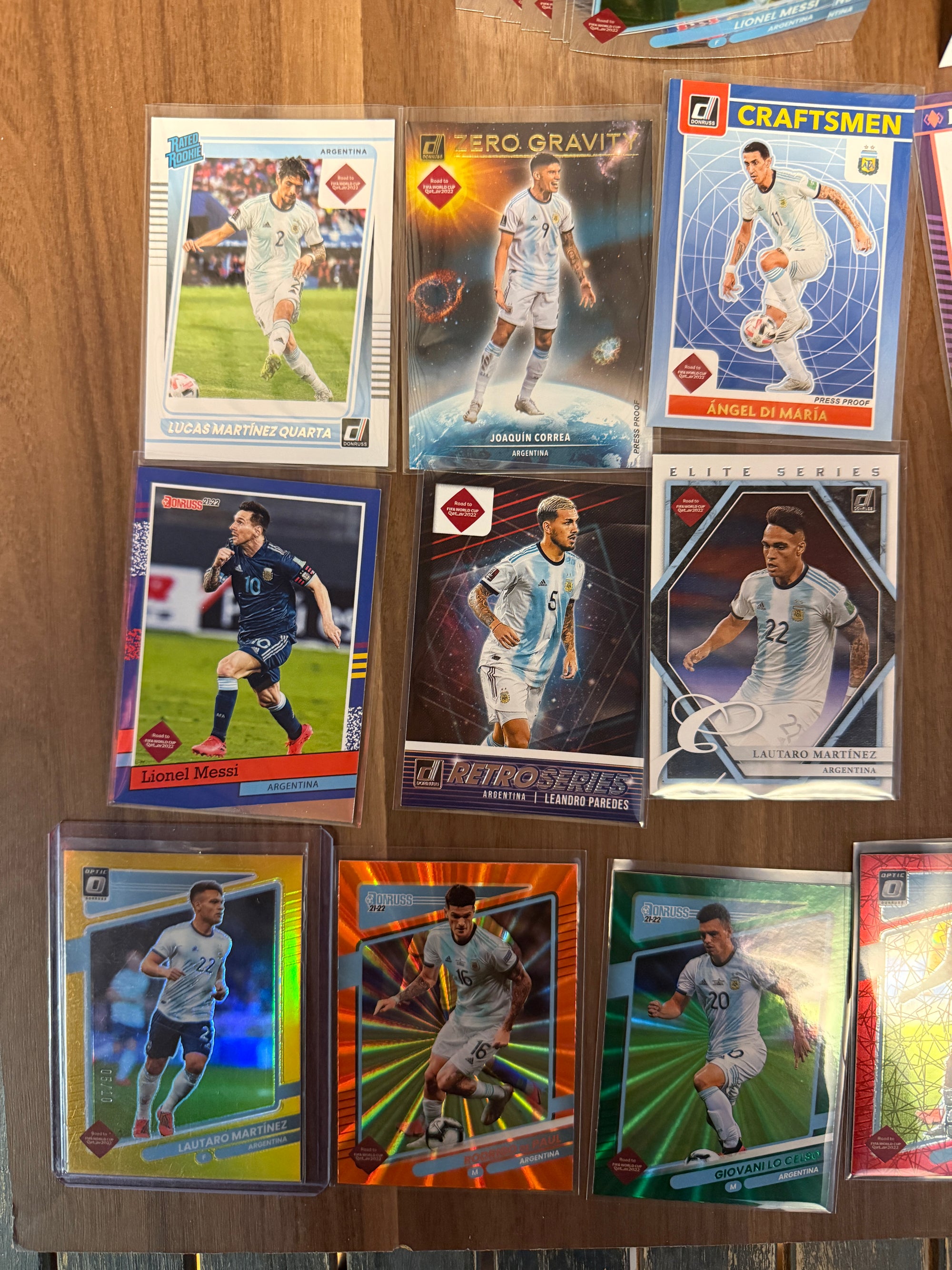 ARGENTINA - "SUPER-LOT" - DONRUSS ROAD TO QATAR - LAGSETT, PARALLELLER, INSERTS & NUMMERERT