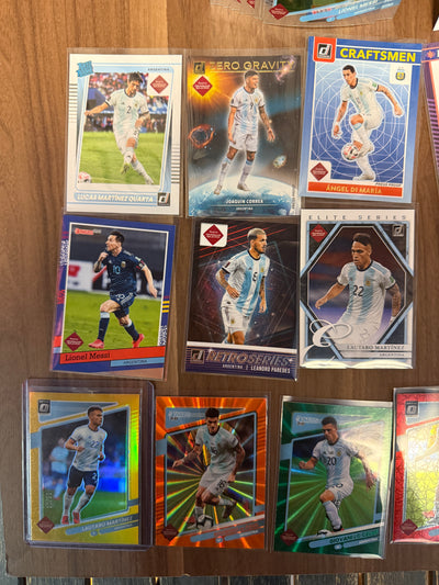 ARGENTINA - "SUPER-LOT" - DONRUSS ROAD TO QATAR - LAGSETT, PARALLELLER, INSERTS & NUMMERERT