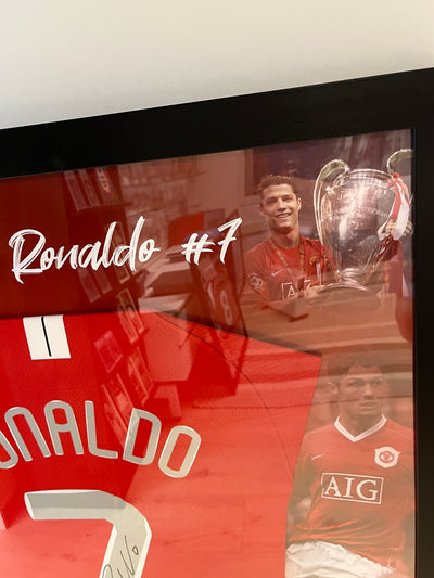CRISTIANO RONALDO - FERDIG INNRAMMET DRAKT "ART-FRAME" MED EKTEHETSBEVIS/COA