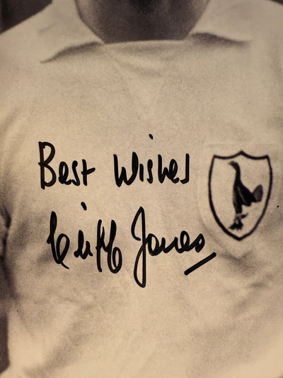 TOTTENHAM HOTSPUR - CLIFF JONES - SIGNERT BILDE MED EKTEHETSBEVIS/COA