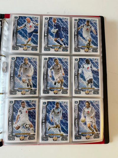 TIPPELIGAEN 2012 - KOMPLETT SERIE - BASE, TRENER, BADGE, INSERTS, PREMIEKORT & EN UÅPNET PAKKE