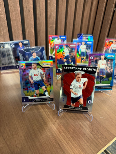 TOTTENHAM HOTSPUR - LOT - PANINI PRIZM 2019/20 - INSERTS, PARALLELLER, NUMMERERTE OG 1 LAGSETT