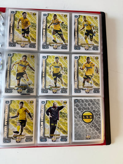 TIPPELIGAEN 2012 - KOMPLETT SERIE - BASE, TRENER, BADGE, INSERTS, PREMIEKORT & EN UÅPNET PAKKE