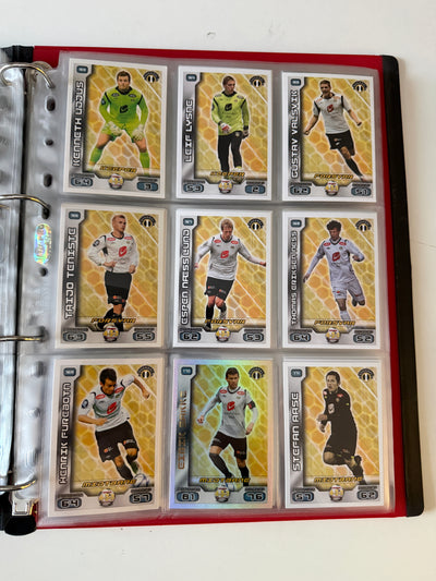 TIPPELIGAEN 2012 - KOMPLETT SERIE - BASE, TRENER, BADGE, INSERTS, PREMIEKORT & EN UÅPNET PAKKE