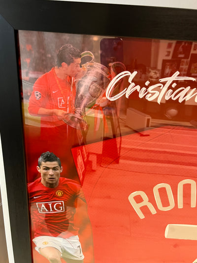 CRISTIANO RONALDO - FERDIG INNRAMMET DRAKT "ART-FRAME" MED EKTEHETSBEVIS/COA