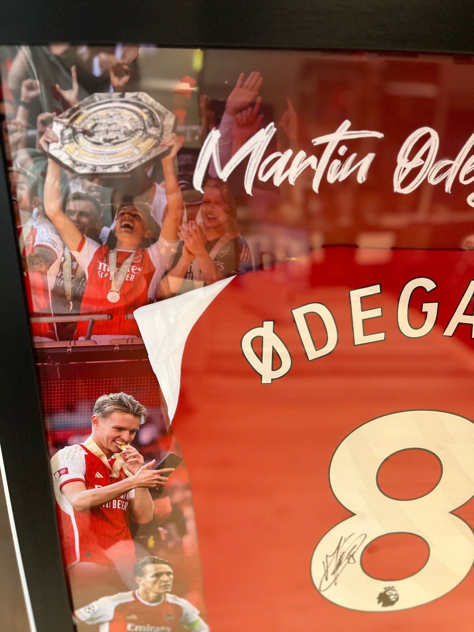 MARTIN ØDEGAARD - FERDIG INNRAMMET DRAKT "ART-FRAME" MED EKTEHETSBEVIS/COA