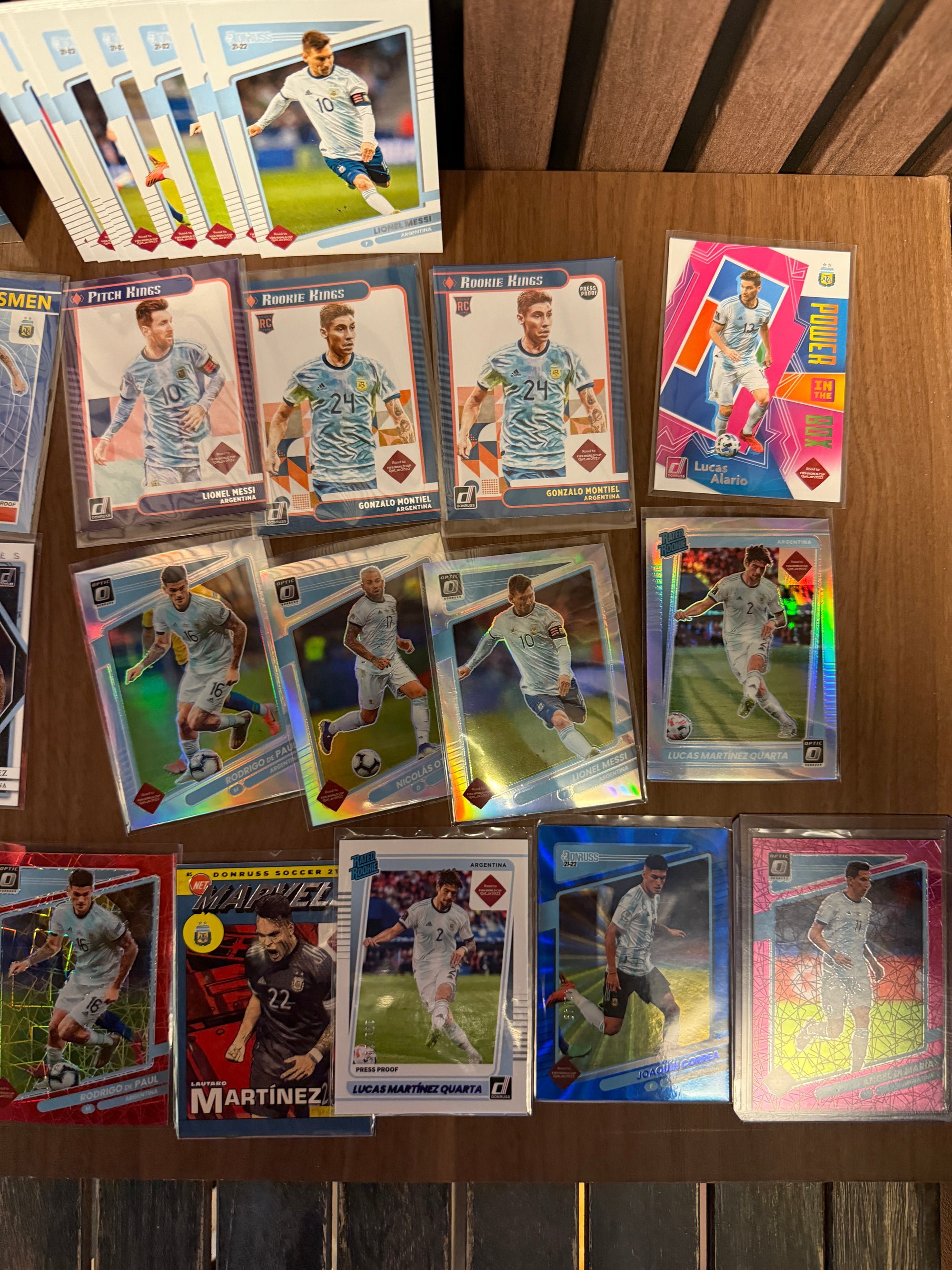 ARGENTINA - "SUPER-LOT" - DONRUSS ROAD TO QATAR - LAGSETT, PARALLELLER, INSERTS & NUMMERERT