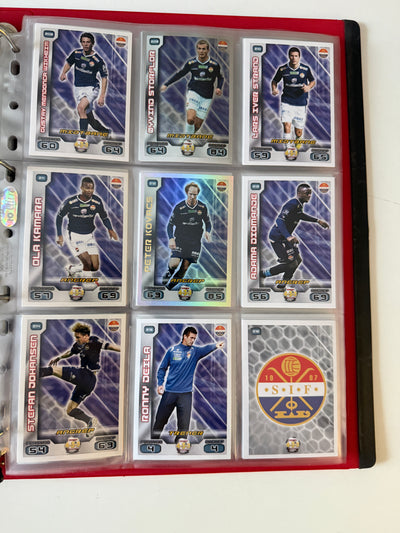 TIPPELIGAEN 2012 - KOMPLETT SERIE - BASE, TRENER, BADGE, INSERTS, PREMIEKORT & EN UÅPNET PAKKE