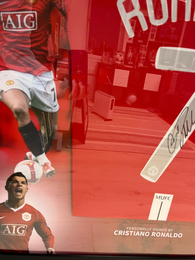 CRISTIANO RONALDO - FERDIG INNRAMMET DRAKT "ART-FRAME" MED EKTEHETSBEVIS/COA