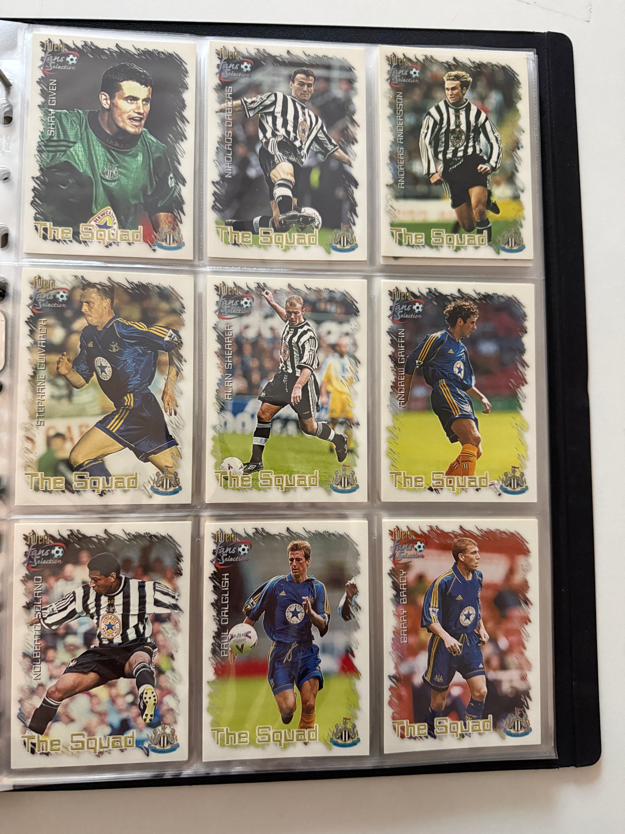 000. NEWCASTLE UNITED - FUTERA FANS SELECTION 1999 - KOMPLETT SETT + 9 CUTTING EDGE EMBOSED