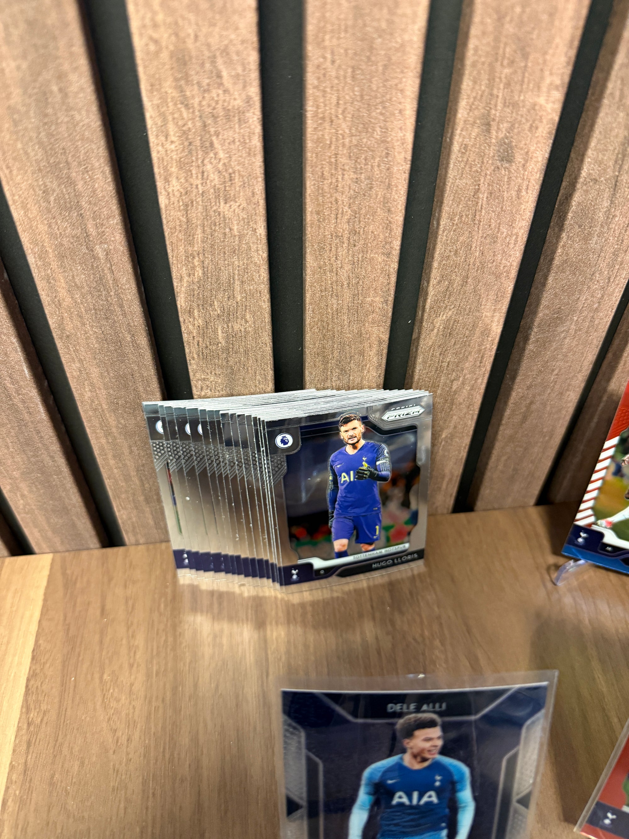 TOTTENHAM HOTSPUR - LOT - PANINI PRIZM 2019/20 - INSERTS, PARALLELLER, NUMMERERTE OG 1 LAGSETT