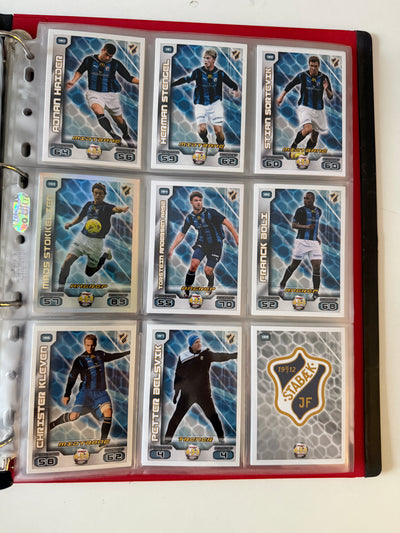 TIPPELIGAEN 2012 - KOMPLETT SERIE - BASE, TRENER, BADGE, INSERTS, PREMIEKORT & EN UÅPNET PAKKE