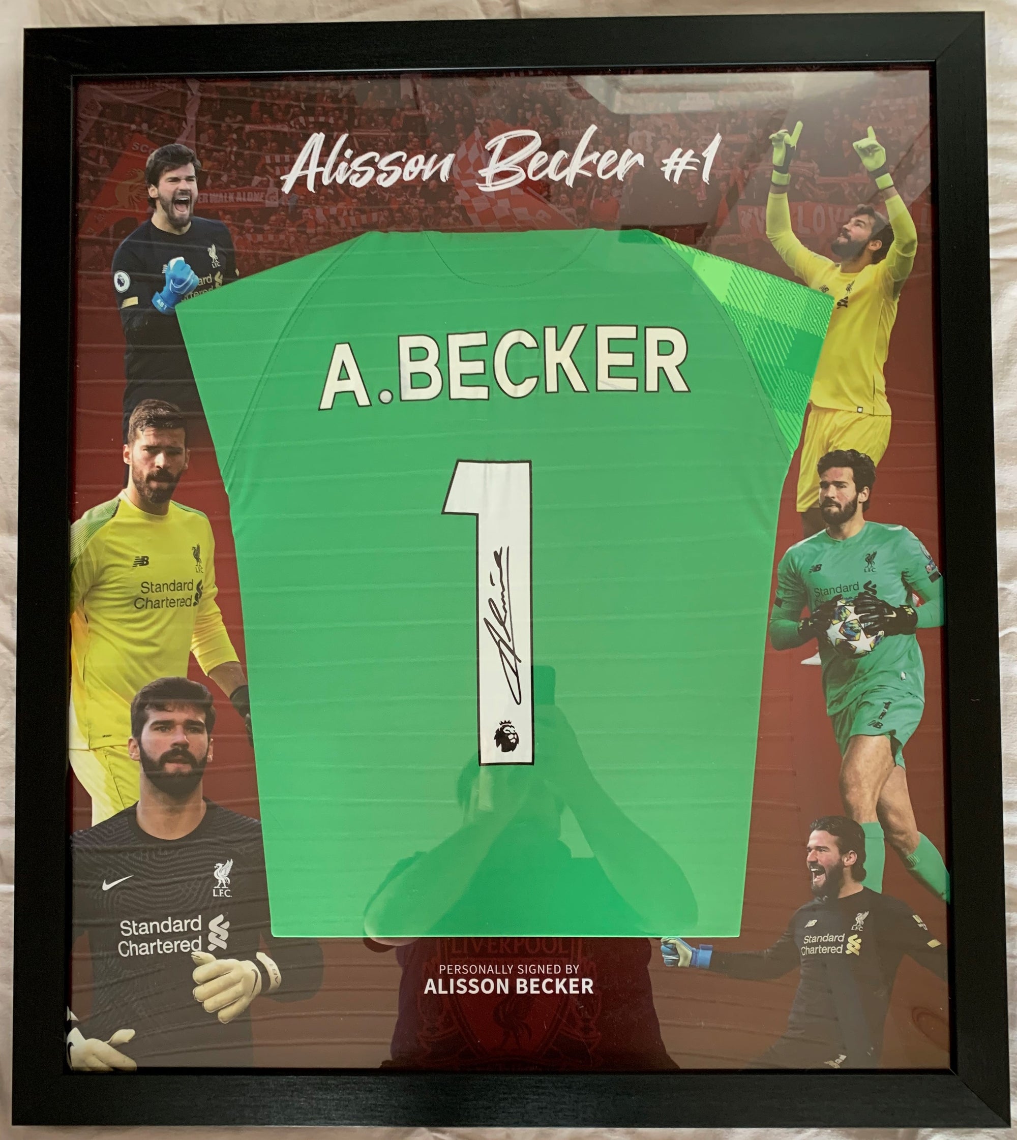 ALISSON BECKER - SIGNERT OG FERDIG INNRAMMET DRAKT "ART-FRAME" MED EKTEHETSBEVIS/COA