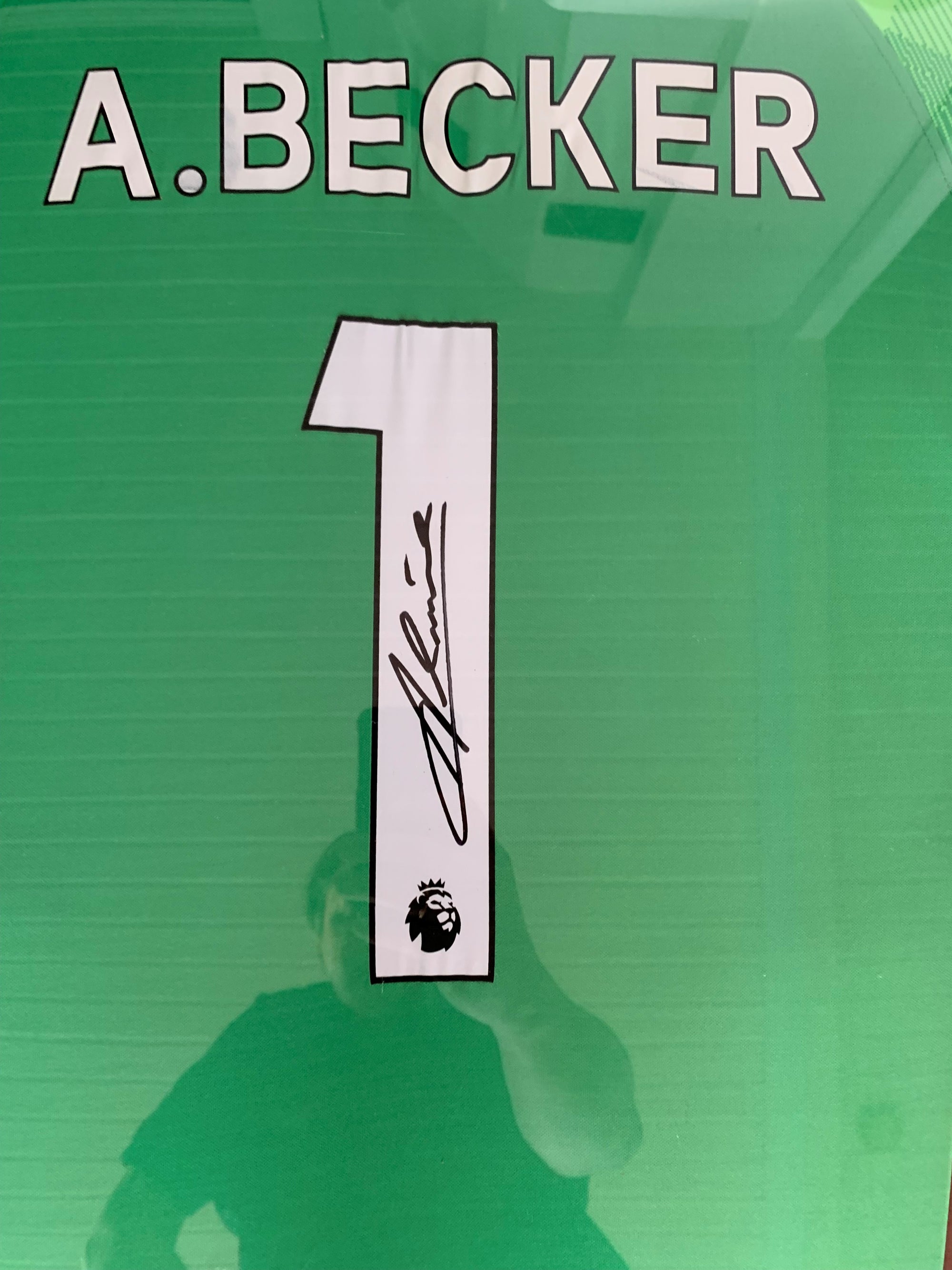 ALISSON BECKER - SIGNERT OG FERDIG INNRAMMET DRAKT "ART-FRAME" MED EKTEHETSBEVIS/COA