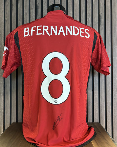 BRUNO FERNANDES - SIGNERT DRAKT MED EKTEHETSBEVIS/COA