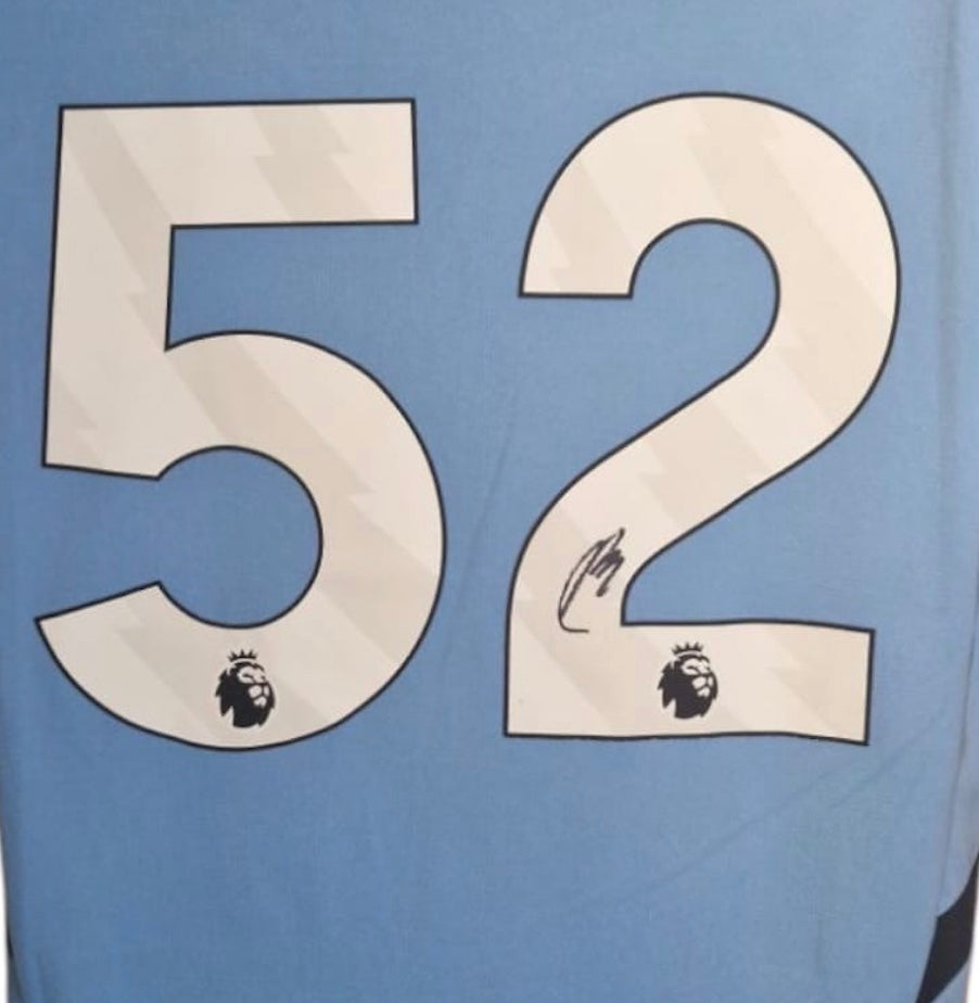 OSCAR BOBB - SIGNERT DRAKT MED EKTEHETSBEVIS/COA