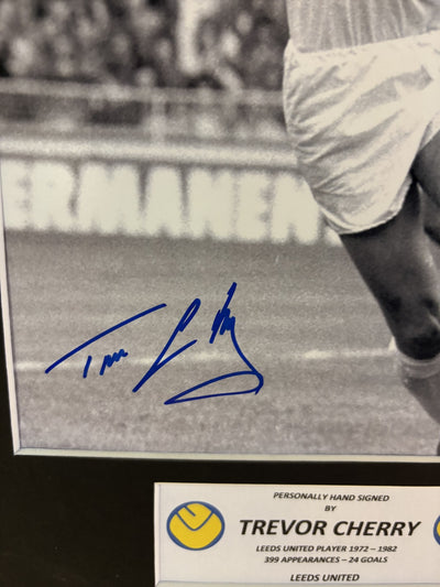 TREVOR CHERRY - SIGNERT BILDE MED EKTEHETSBEVIS/COA
