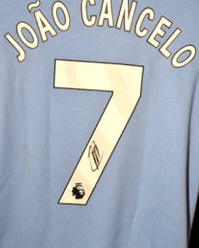JOÃO CANCELO - SIGNERT DRAKT MED EKTEHETSBEVIS/COA