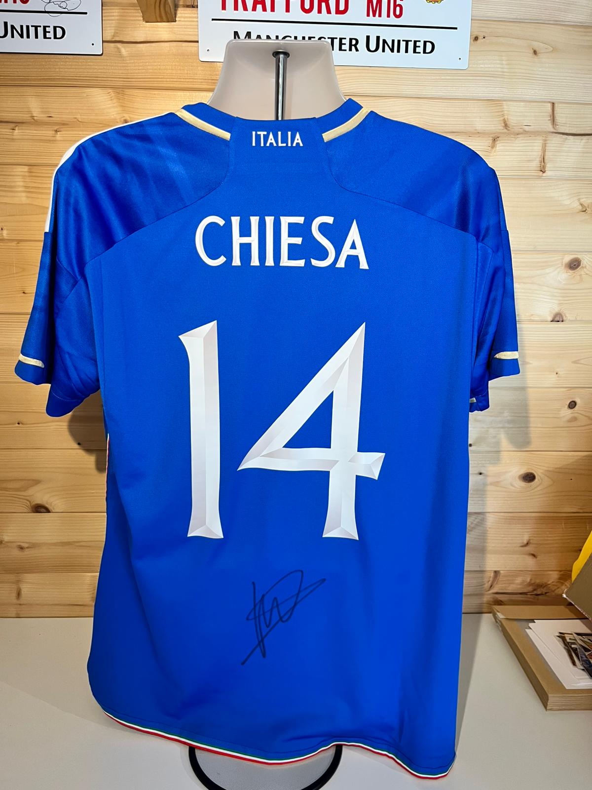 FEDERICO CHIESA - SIGNERT DRAKT MED EKTEHETSBEVIS/COA
