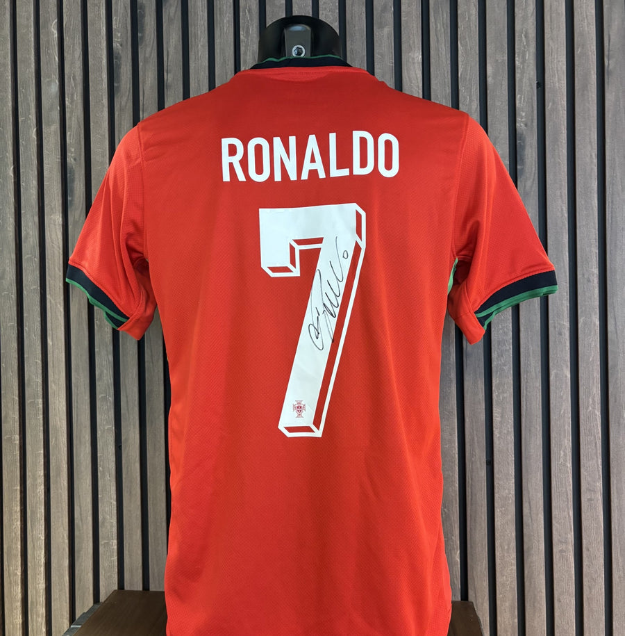CRISTIANO RONALDO - SIGNERT DRAKT MED EKTEHETSBEVIS/COA