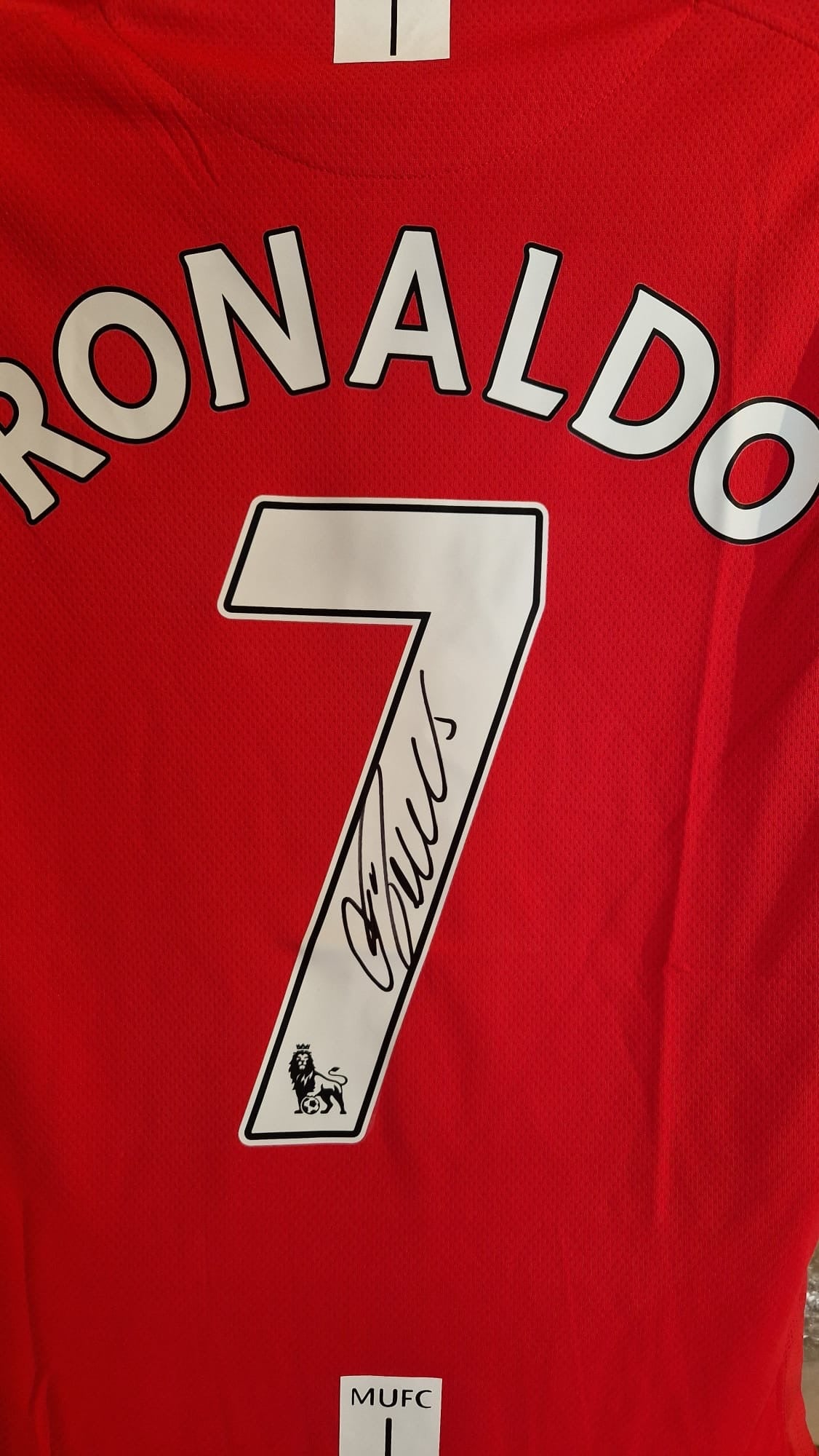 CRISTIANO RONALDO - SIGNERT DRAKT MED EKTEHETSBEVIS/COA