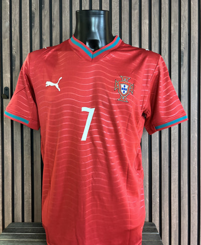 CRISTIANO RONALDO - SIGNERT DRAKT MED EKTEHETSBEVIS/COA