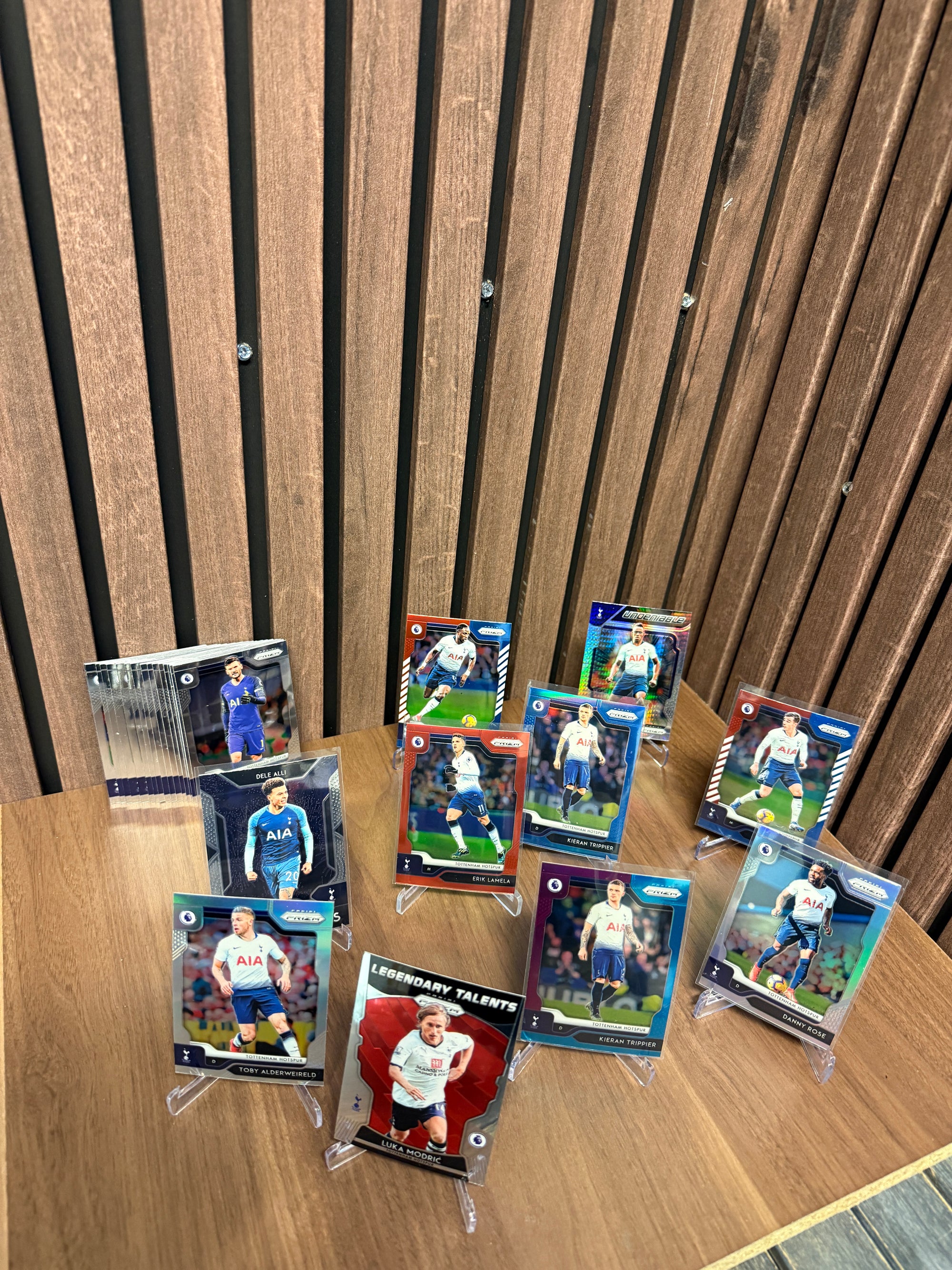 TOTTENHAM HOTSPUR - LOT - PANINI PRIZM 2019/20 - INSERTS, PARALLELLER, NUMMERERTE OG 1 LAGSETT