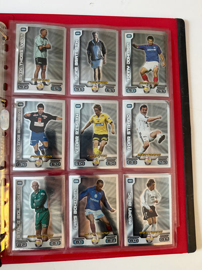 TIPPELIGAEN 2012 - KOMPLETT SERIE - BASE, TRENER, BADGE, INSERTS, PREMIEKORT & EN UÅPNET PAKKE