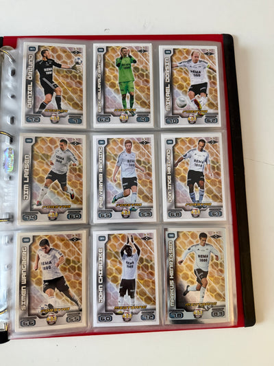 TIPPELIGAEN 2012 - KOMPLETT SERIE - BASE, TRENER, BADGE, INSERTS, PREMIEKORT & EN UÅPNET PAKKE