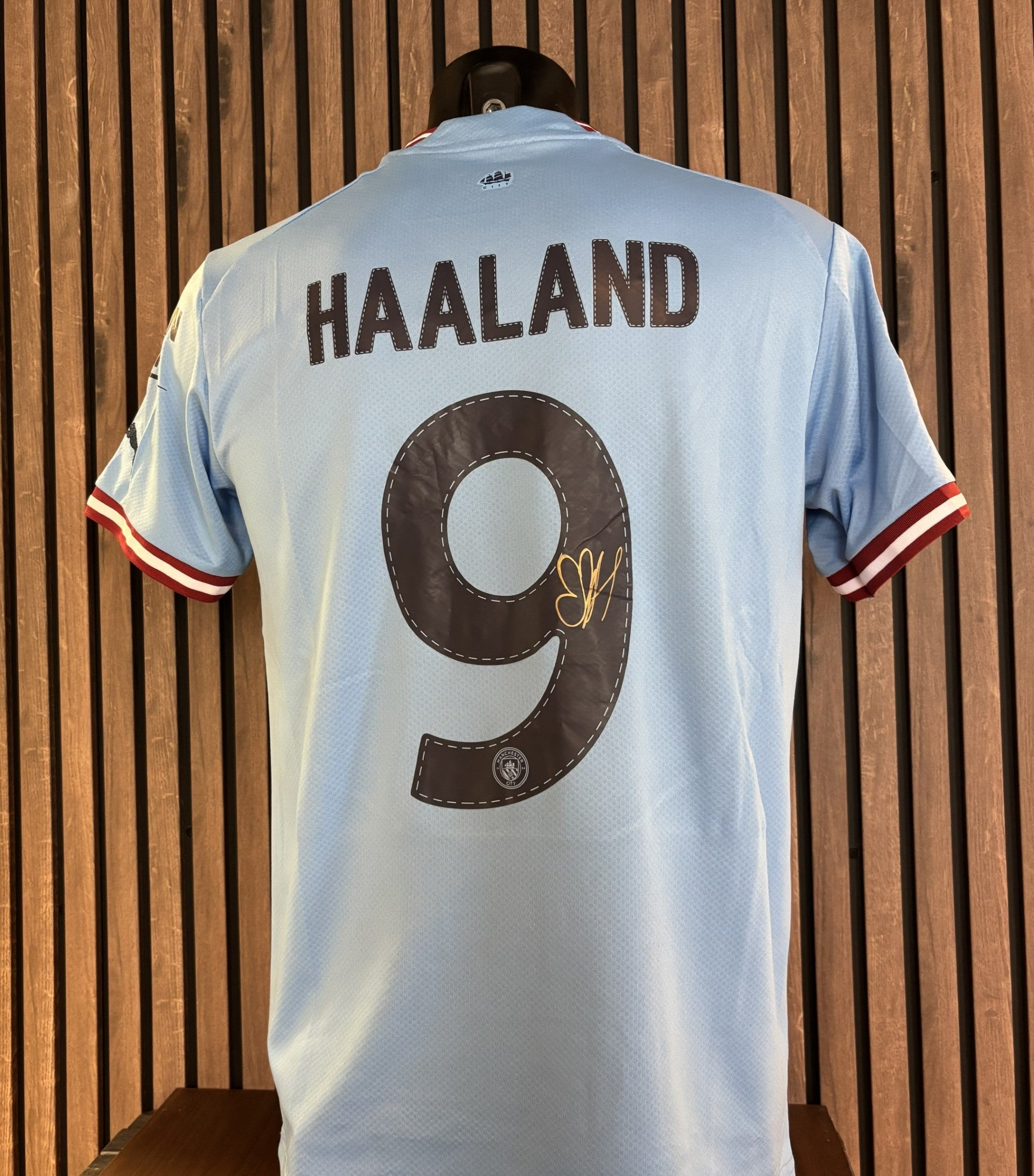 ERLING HAALAND - SIGNERT DRAKT MED EKTEHETSBEVIS/COA