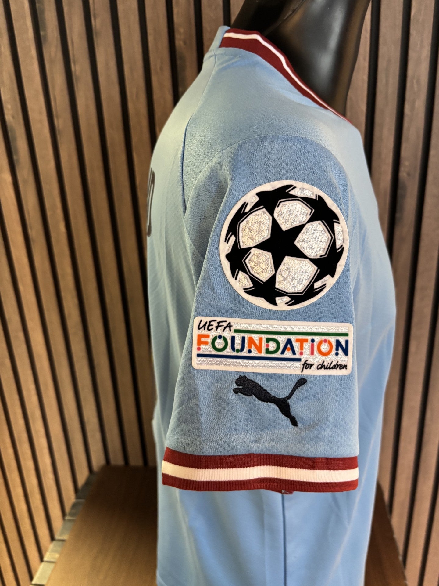 ERLING HAALAND - SIGNERT DRAKT MED EKTEHETSBEVIS/COA