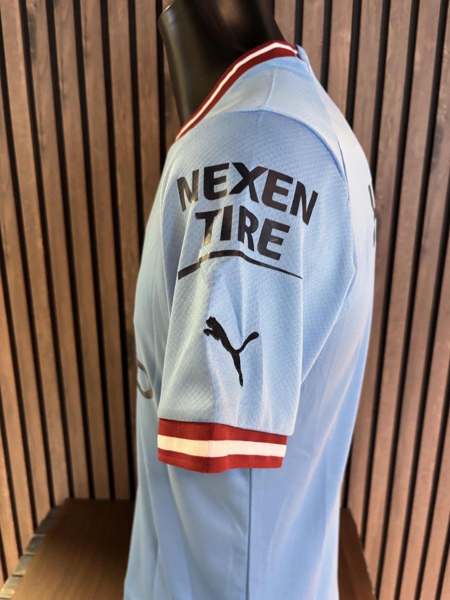 ERLING HAALAND - SIGNERT DRAKT MED EKTEHETSBEVIS/COA