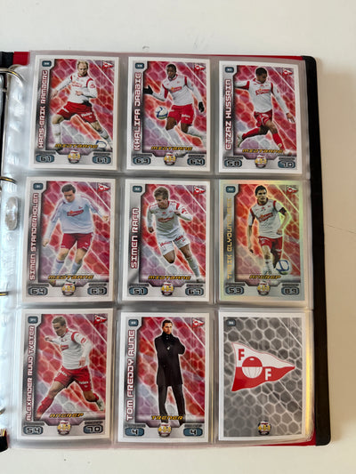 TIPPELIGAEN 2012 - KOMPLETT SERIE - BASE, TRENER, BADGE, INSERTS, PREMIEKORT & EN UÅPNET PAKKE