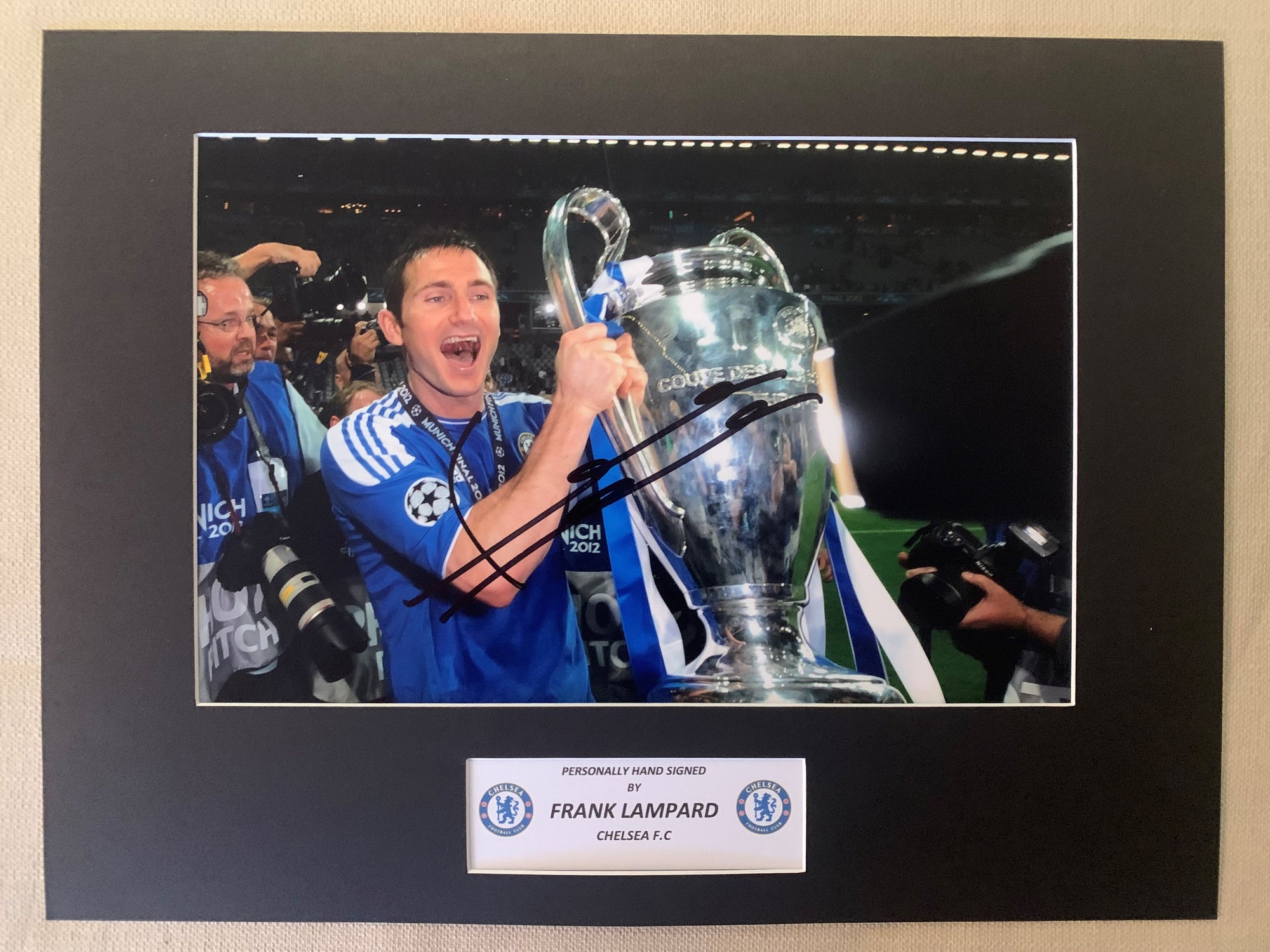 FRANK LAMPARD - SIGNERT BILDE MED EKTEHETSBEVIS/COA