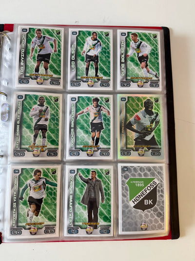 TIPPELIGAEN 2012 - KOMPLETT SERIE - BASE, TRENER, BADGE, INSERTS, PREMIEKORT & EN UÅPNET PAKKE