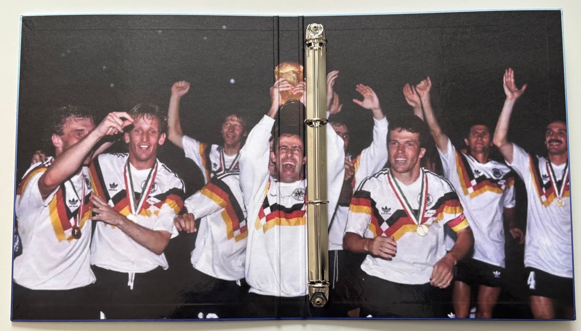 000. 4-RINGS PERM - PANINI - FIFA WORLD CUP 1990 - ITALY