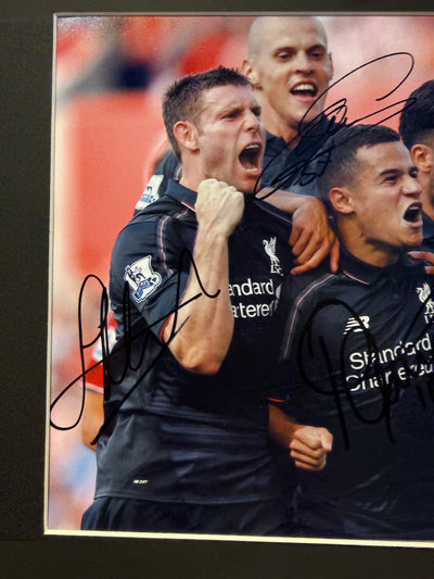 ROBERTO FIRMINO, PHILLIPE COUTINHO, JAMES MILNER, EMRE CAN & MARTIN SKRTL - "MULTISIGNERT" BILDE MED EKTEHETSBEVIS/COA