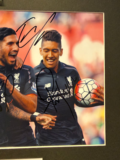 ROBERTO FIRMINO, PHILLIPE COUTINHO, JAMES MILNER, EMRE CAN & MARTIN SKRTL - "MULTISIGNERT" BILDE MED EKTEHETSBEVIS/COA
