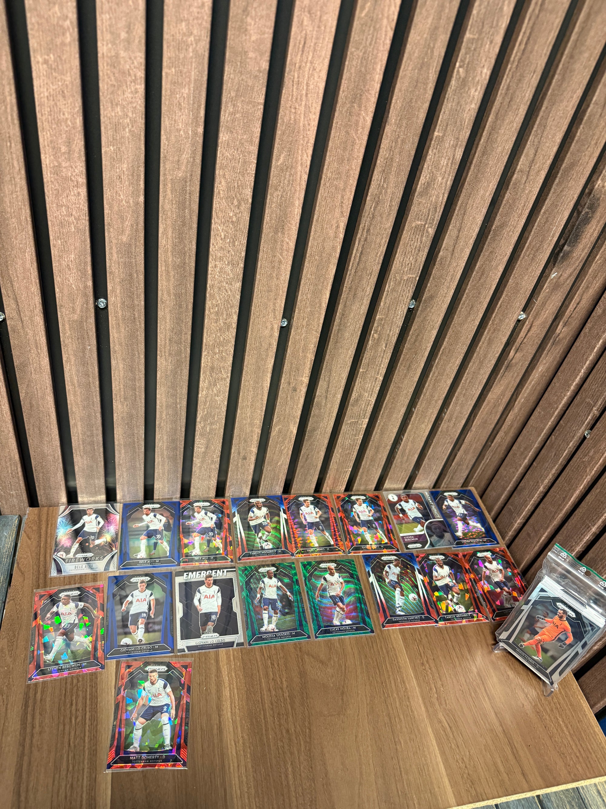TOTTENHAM HOTSPUR - "SUPERLOT" - PRIZM 2020/21 - INSERTS, PARALLELLER, NUMMERERTE OG LAGSETT