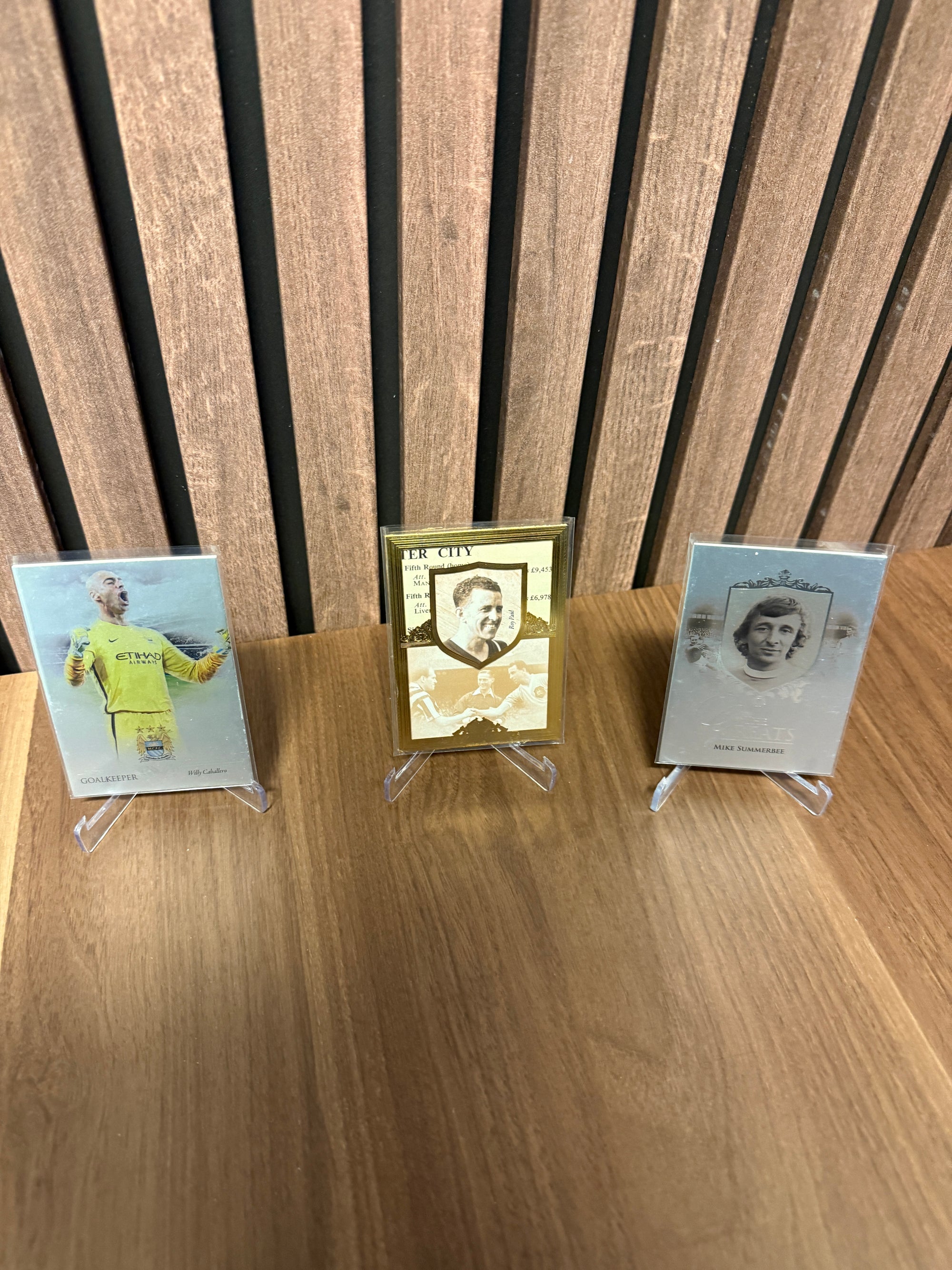 MANCHESTER CITY - "HIGH-END" FUTERA LOT - 3 NUMMERERTE KORT