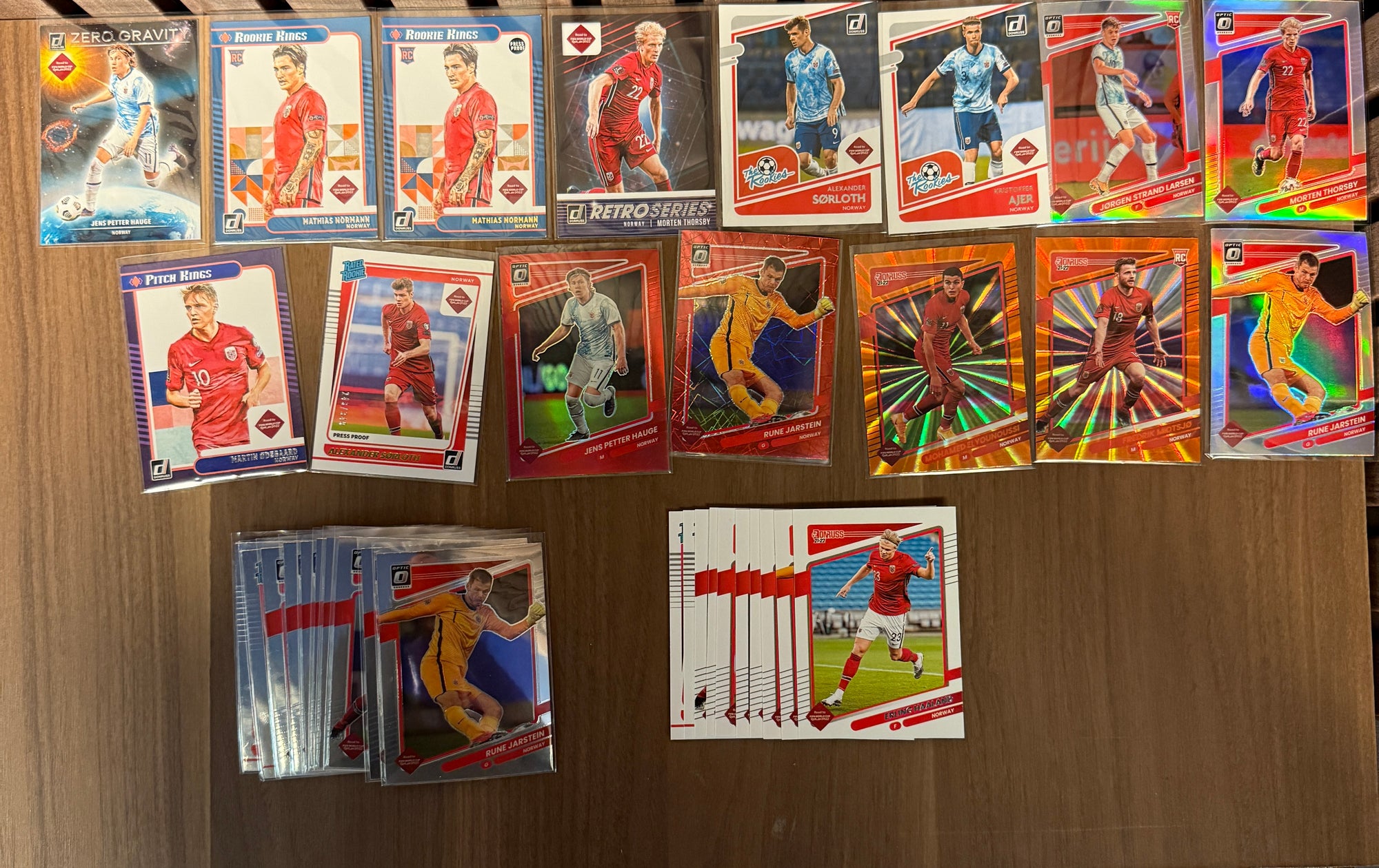 NORGE - "SUPER-LOT" - DONRUSS ROAD TO QATAR - LAGSETT, PARALLELLER, INSERTS & NUMMERERT