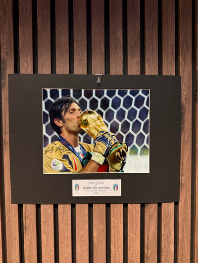 ITALY - GIANLUIGI BUFFON - SIGNERT BILDE MED EKTEHETSBEVIS/COA